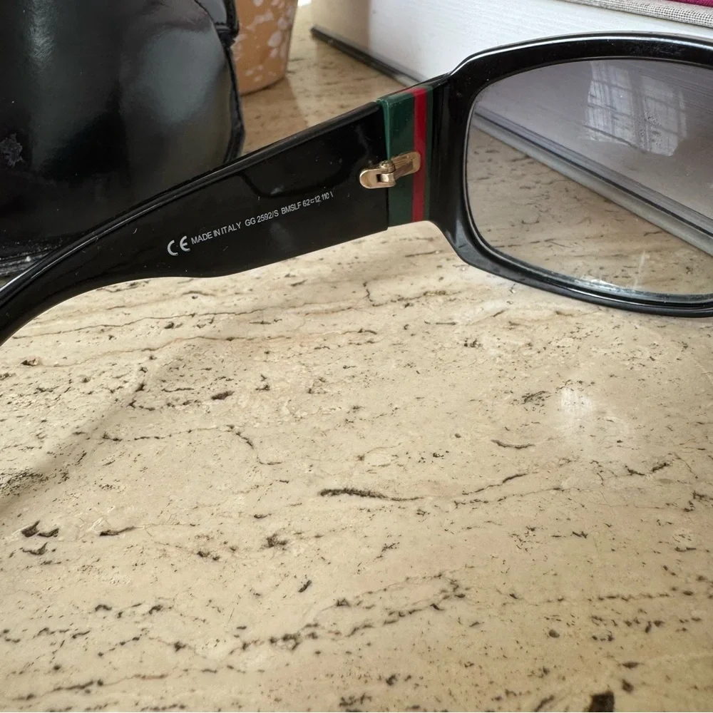 Vintage Gucci Black Sunglasses - Picture 5 of 8